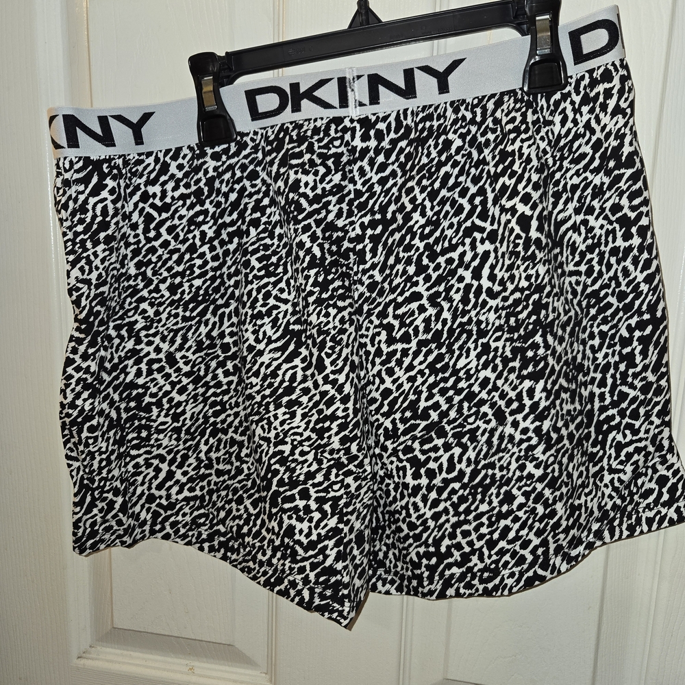 DKNY Monochrome Patterned Women's Athletic Shorts